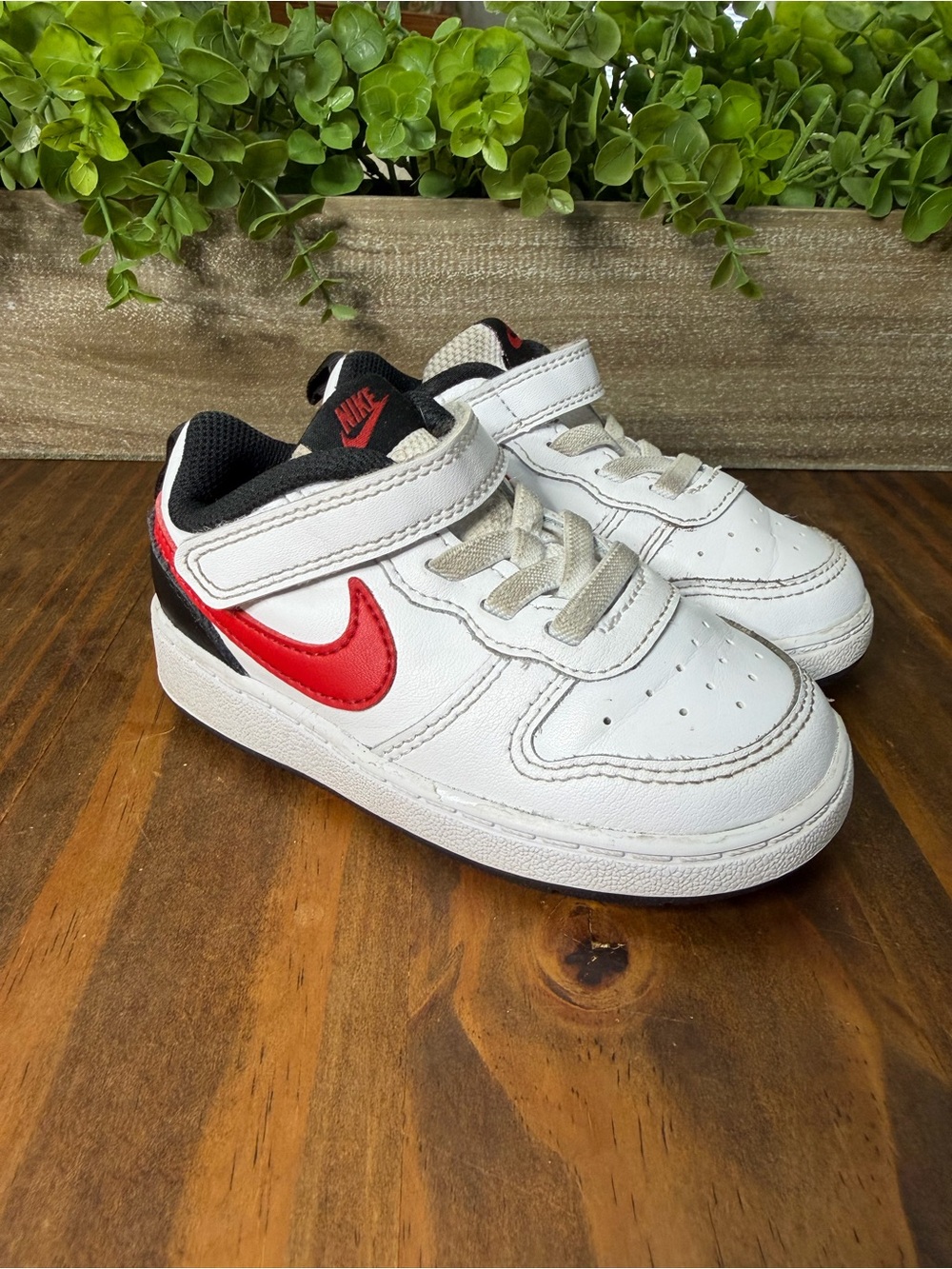 Nike Kids White Red Black Low-Top Sneaker with Hook-and-Loop Strap